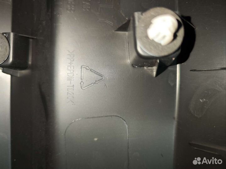 Накладка задней левой двери Geely Coolray