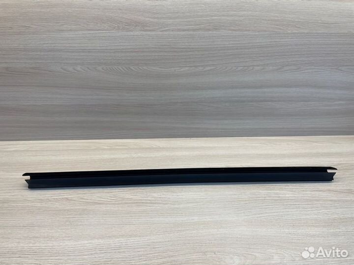 Уплотнитель стекла двери внутренний задний правый