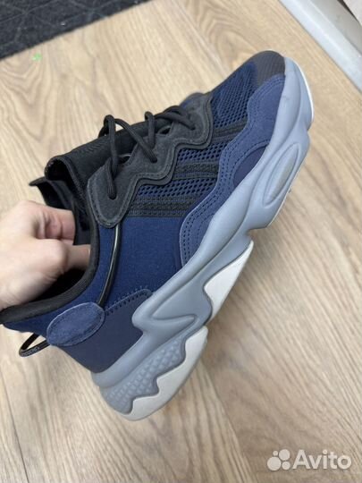 Кроссовки adidas ozweego