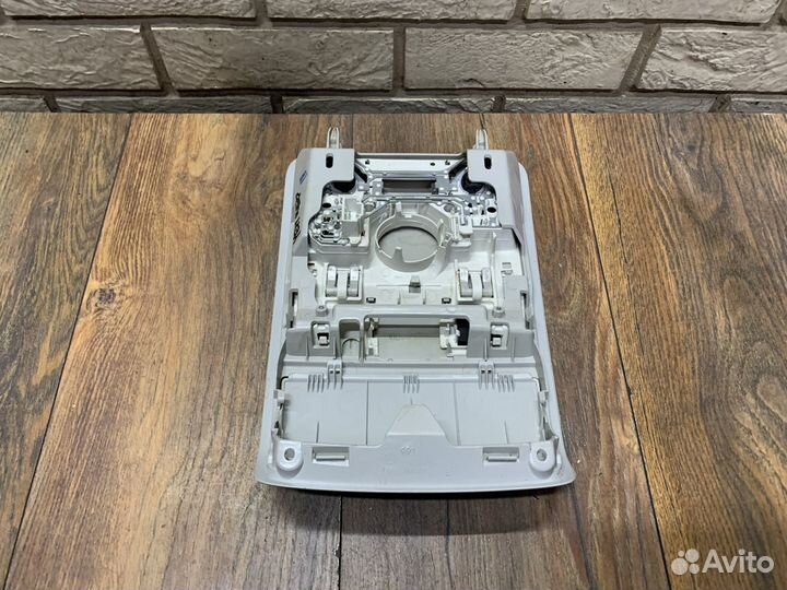 Skoda Yeti Плафон салонный передний