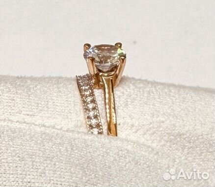 Золотое кольцо с камнем 18р