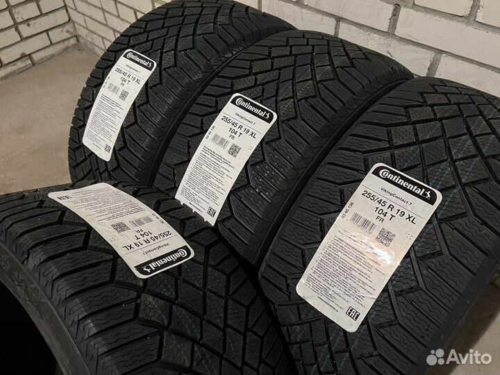 Continental ContiVikingContact 7 255/45 R19 104T