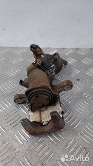 Суппорт тормозной задний левый Hyundai Coupe купе