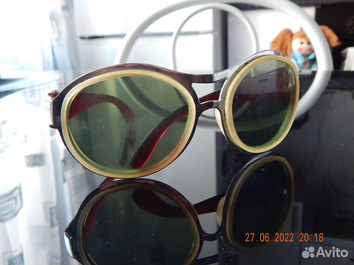 Солнцезащитные очки