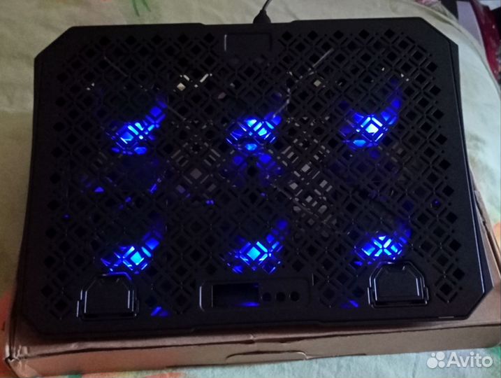 Охлаждающая подставка для ноутбука или консоли