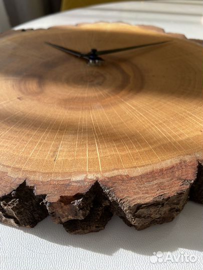 Часы из массива дерева дуб