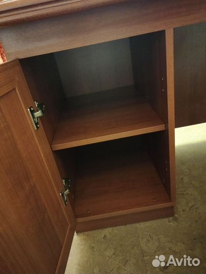 Стол руководителя с креслом