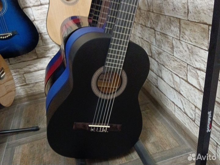 Классическая гитара для левши