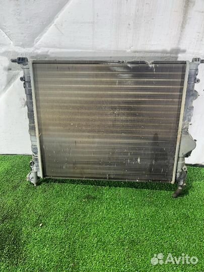 Радиатор охлаждения двигателя Renault Logan I