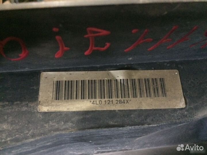 Пыльник радиатора правый audi Q7 4L 4L0121284X