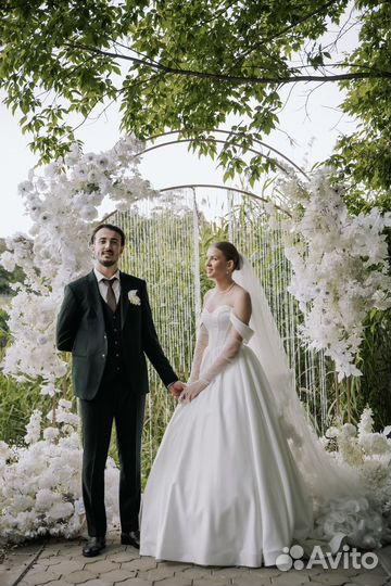 Свадебное платье 42 44 атласное