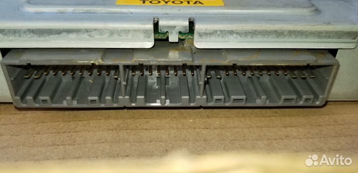 Мозг пневмоподвески Lexus LS400 UCF30