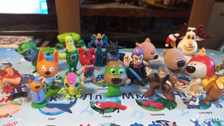Игрушки фигурки животных и герои мультов