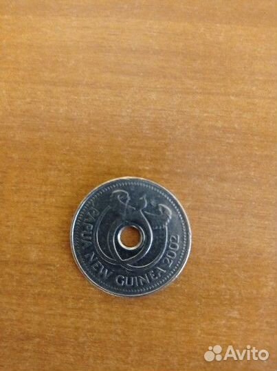 Монета Новая Гвинея 2002 года. Крокодилы