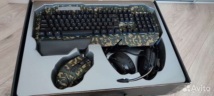 Мышь, клавиатура, наушники, коврик