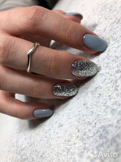 Модель на маникюр