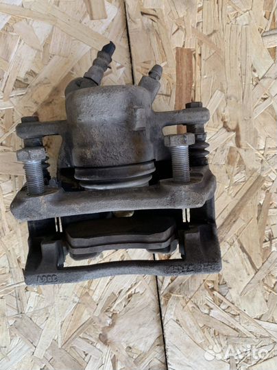 LADA largus суппорт правый