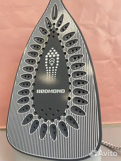 Утюг redmond RI-C266