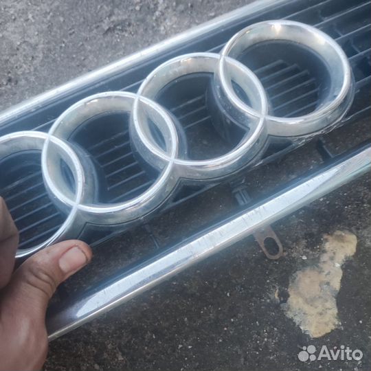 Решетка радиатора Audi 80 B4
