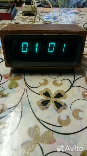 Часы кварцевые