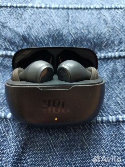Беспроводные наушники JBL wave200tws