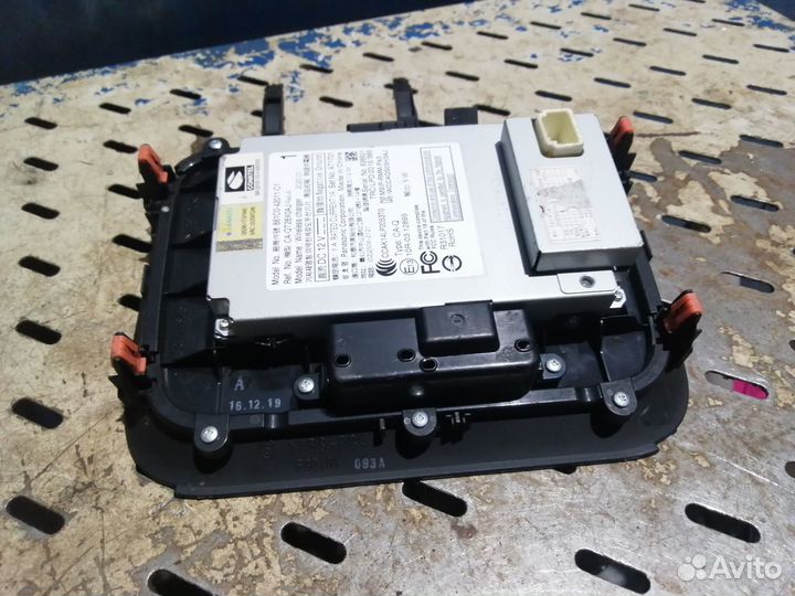 Беспроводное зарядное устройство Toyota Rav4 XA50