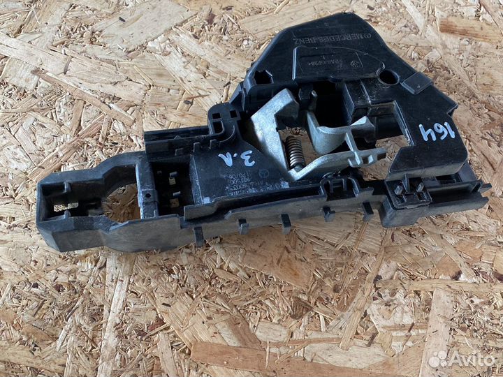 Крепление задней ручки Мерседес мл164