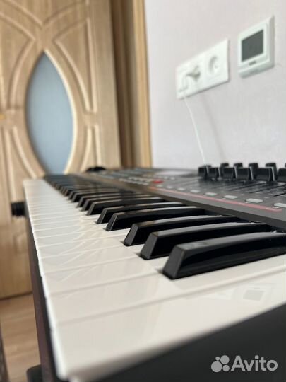 Akai PRO MPK261 Миди-Клавиатура
