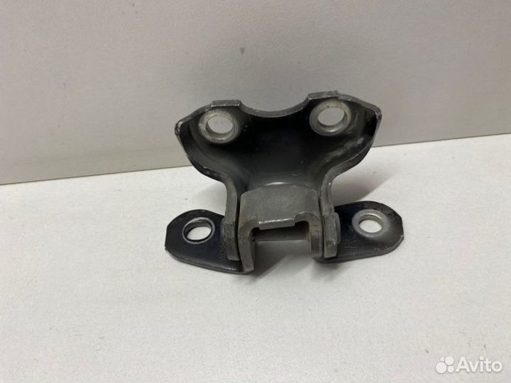 Петля двери нижняя передняя правая Toyota Land