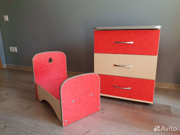 Комплект мебели в детскую