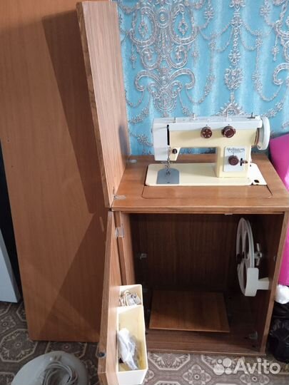 Швейная машинка чайка 143