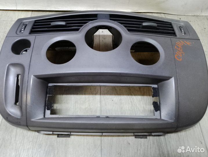 Рамка магнитолы Renault Scenic K9K 2008