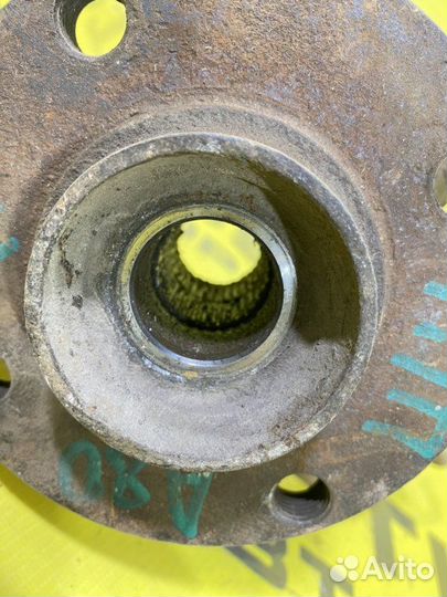 Кулак поворотный передний правый Audi 80 1989