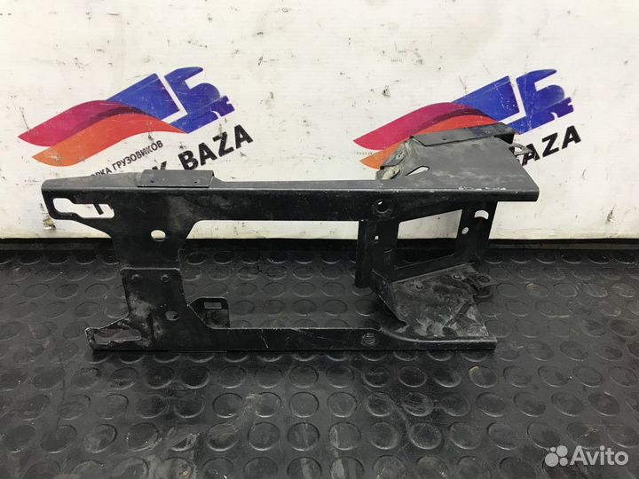 Кронштейн центральной накладки салона кабины