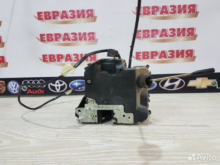 Замок двери передний правый Mercedes-Benz C-Class
