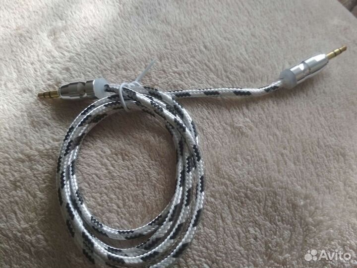 Кабель с AUX выходами