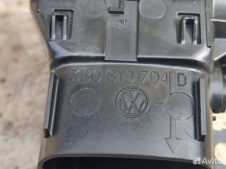 Дефлектор воздушный в торпедо правый Пассат Б-5