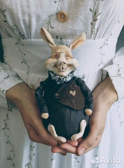 Кролик Библиотекарь из полимерной глины