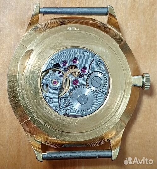 Часы с олимпийским мишкой