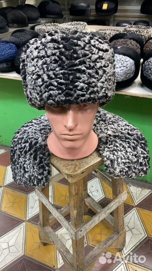 Шапка и воротник из каракуля