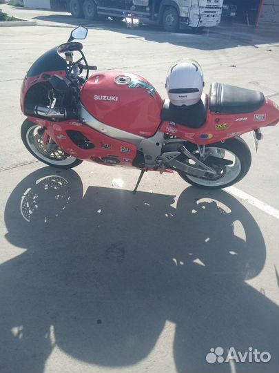 Suzuki GSX-R750