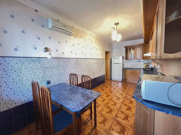 3-к. квартира, 128,5 м², 4/7 эт.