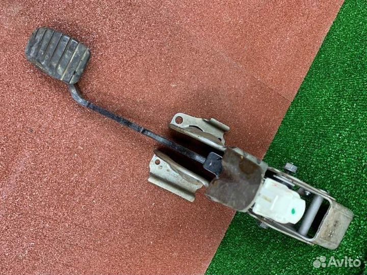 Педаль тормоза Renault Logan 2 L8 1.6 2020