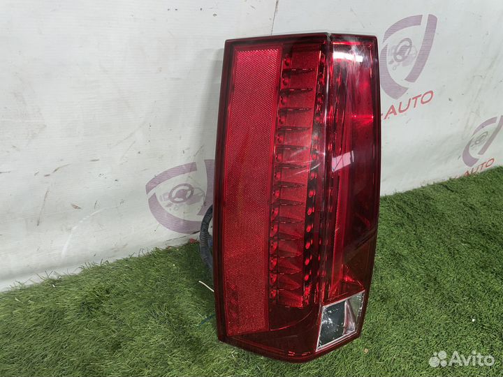 Задний левый фонарь Cadillac Escalade GMT900