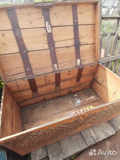Сундук старинный