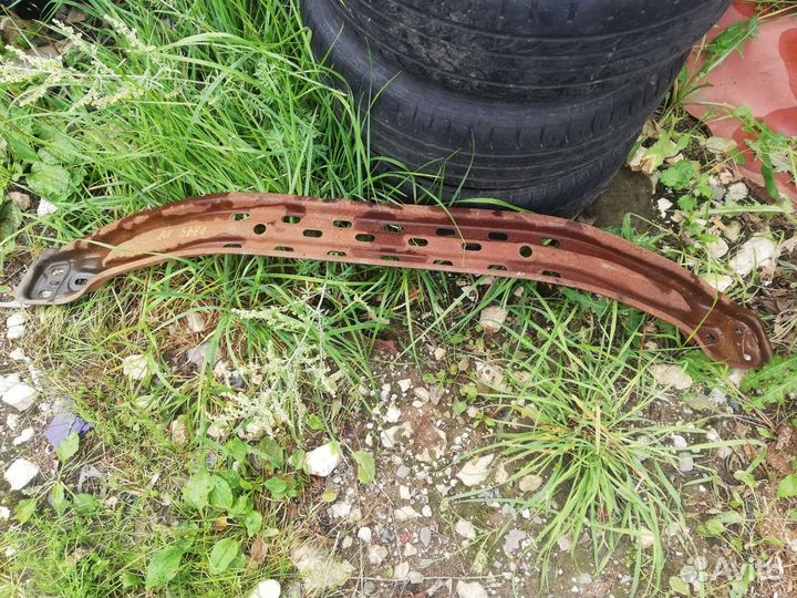 Усилитель заднего бампера Тойота Раф 4