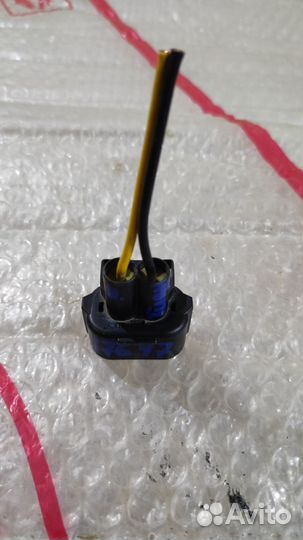 Штекер на насос омывателей Nissan Teana L33