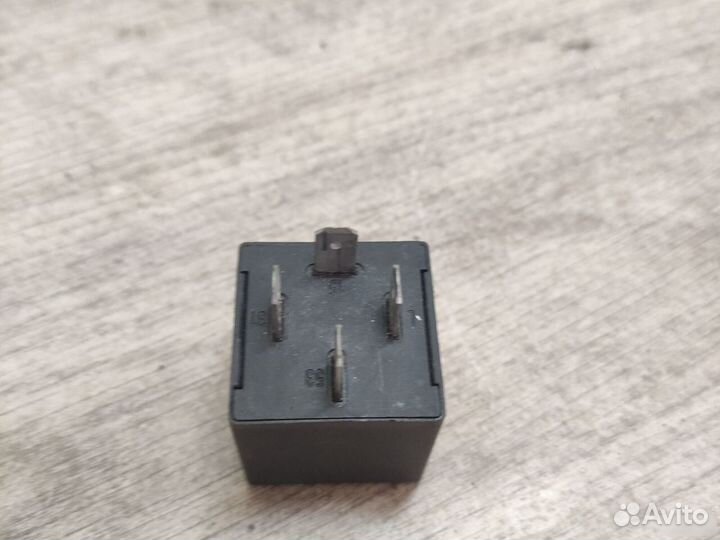 Реле стеклоочистителя VW Golf 2