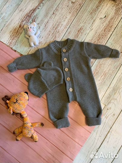 Комбинезон детский вязаный с шапочкой