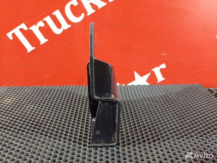 Кронштейн усилителя бампера левый